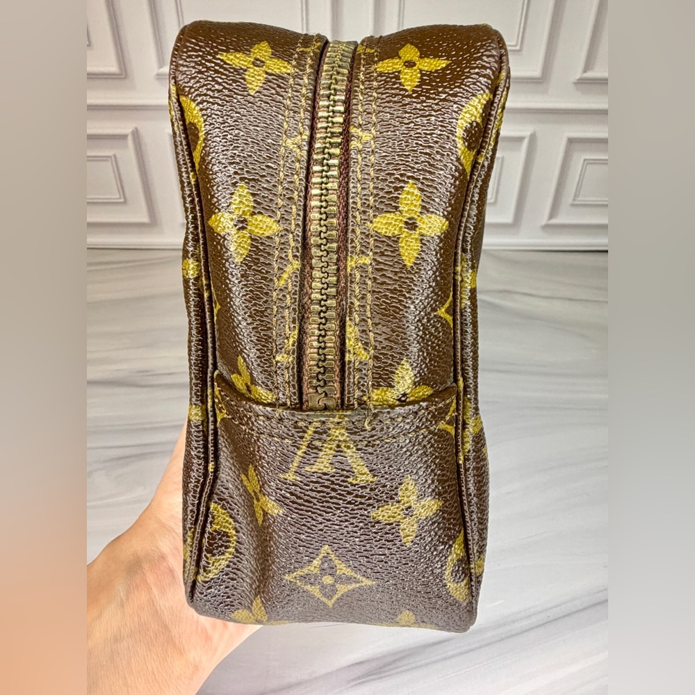 Louis Vuitton Monogram Travel Toiletry Bag | LV Cosmetic Pouch | Full Set - Picture 4 of 13